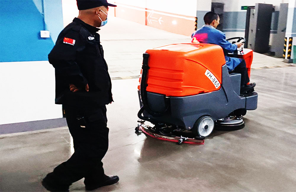駕駛式洗地機的組成及其優(yōu)點